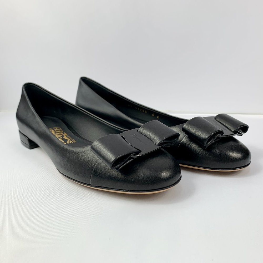 HOST PICK 💃🎉Salvatore Ferragamo Varina CT Flats in Nero NEW IN BOX